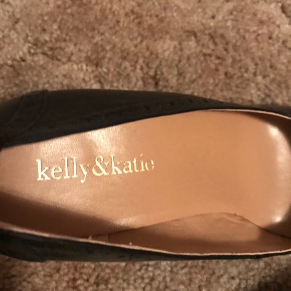 Kelly and Katie pimps - Picture 2 of 4